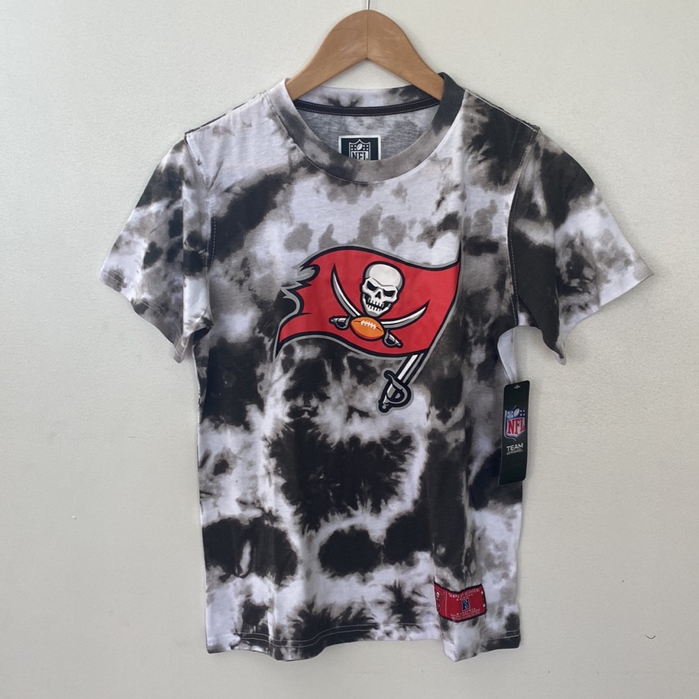 Official NFL Tampa Bay buccaneers youth large shirt. Brand new with tags!!